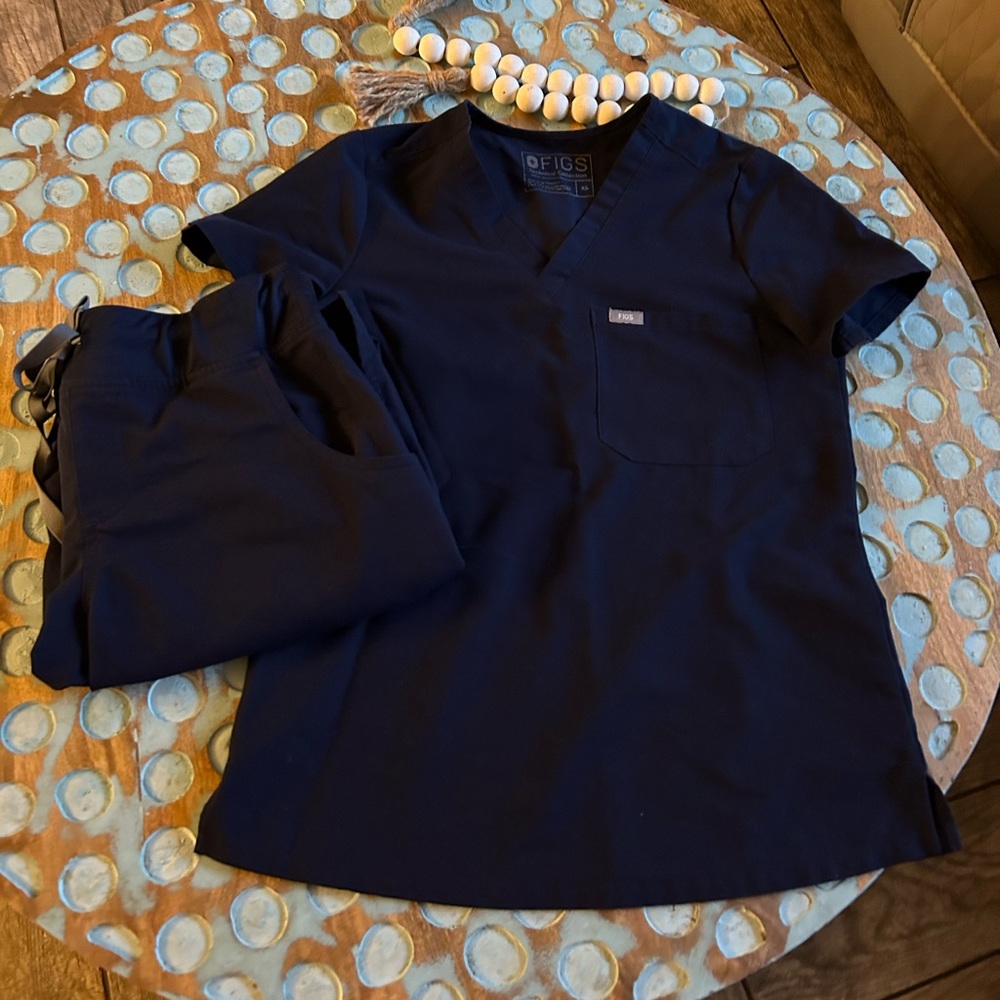 Navy Figs Scrub set 🤍